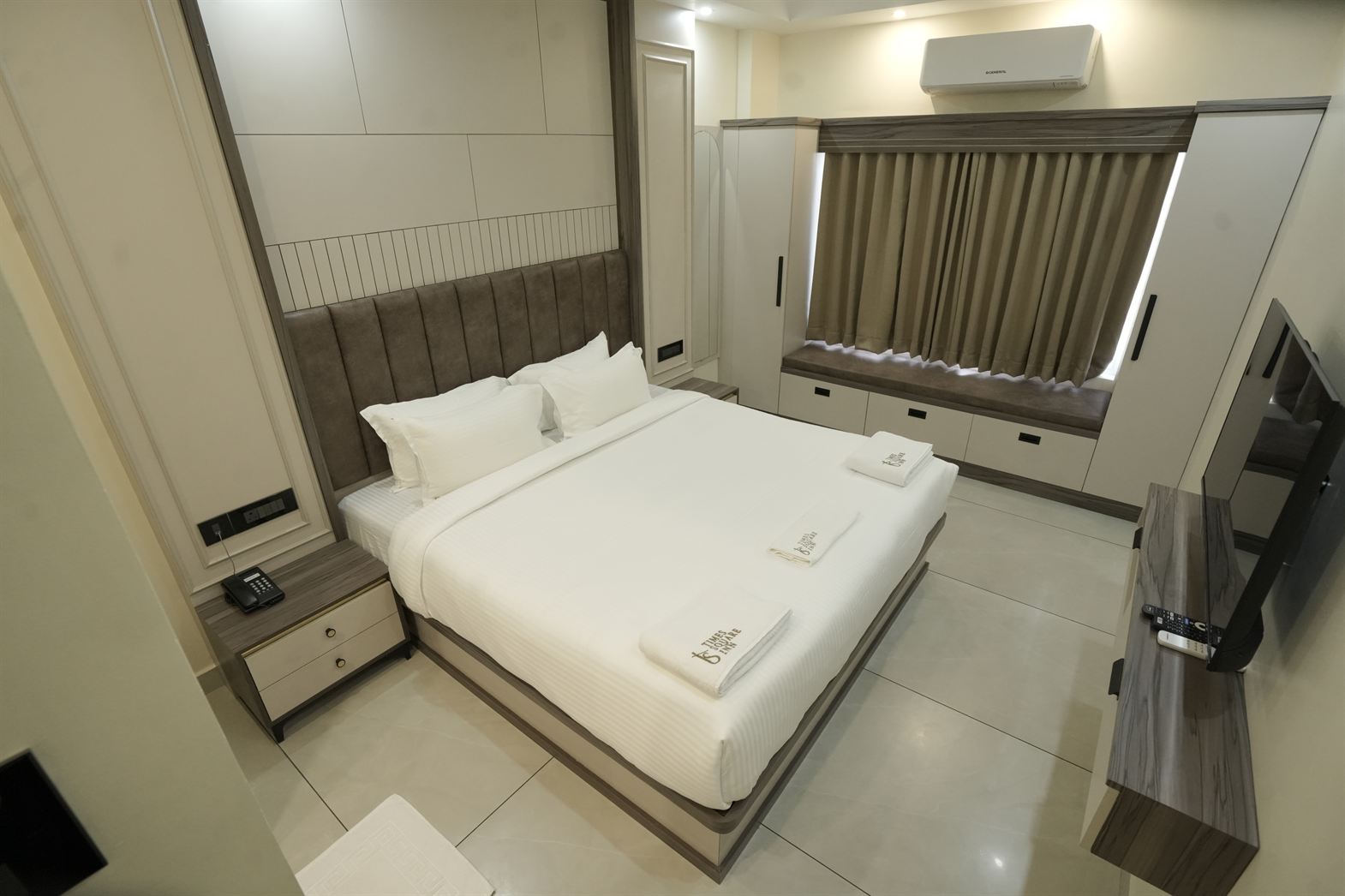 Deluxe Suite spacious layout at Time Square Inn