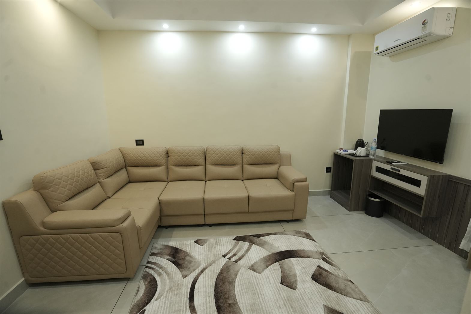 Deluxe Suite bedroom and luxury furnishings at Time Square Inn