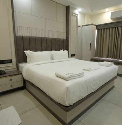 Family-friendly spacious room setup at Time Square Inn